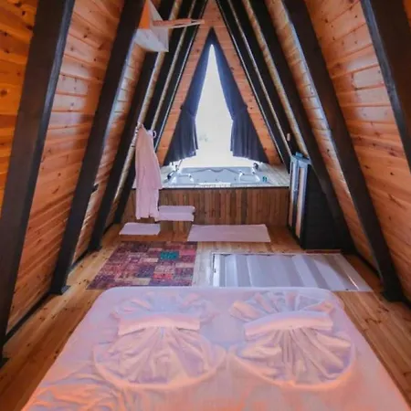 Marvelous Bungalow With Jacuzzi And Private Pool Surrounded By Nature In Sapanca *